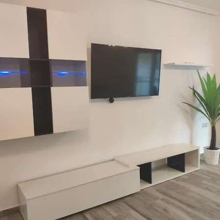 Piso Recien Reformado A Menos De 50m De La Playa Apartamento