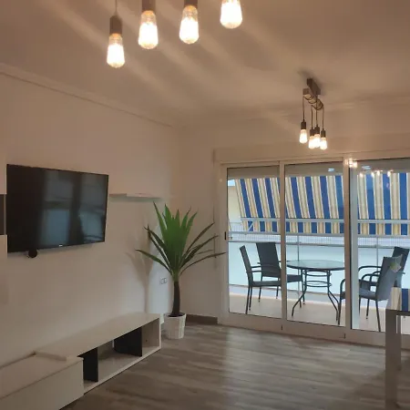 Piso Recien Reformado A Menos De 50m De La Playa Apartment